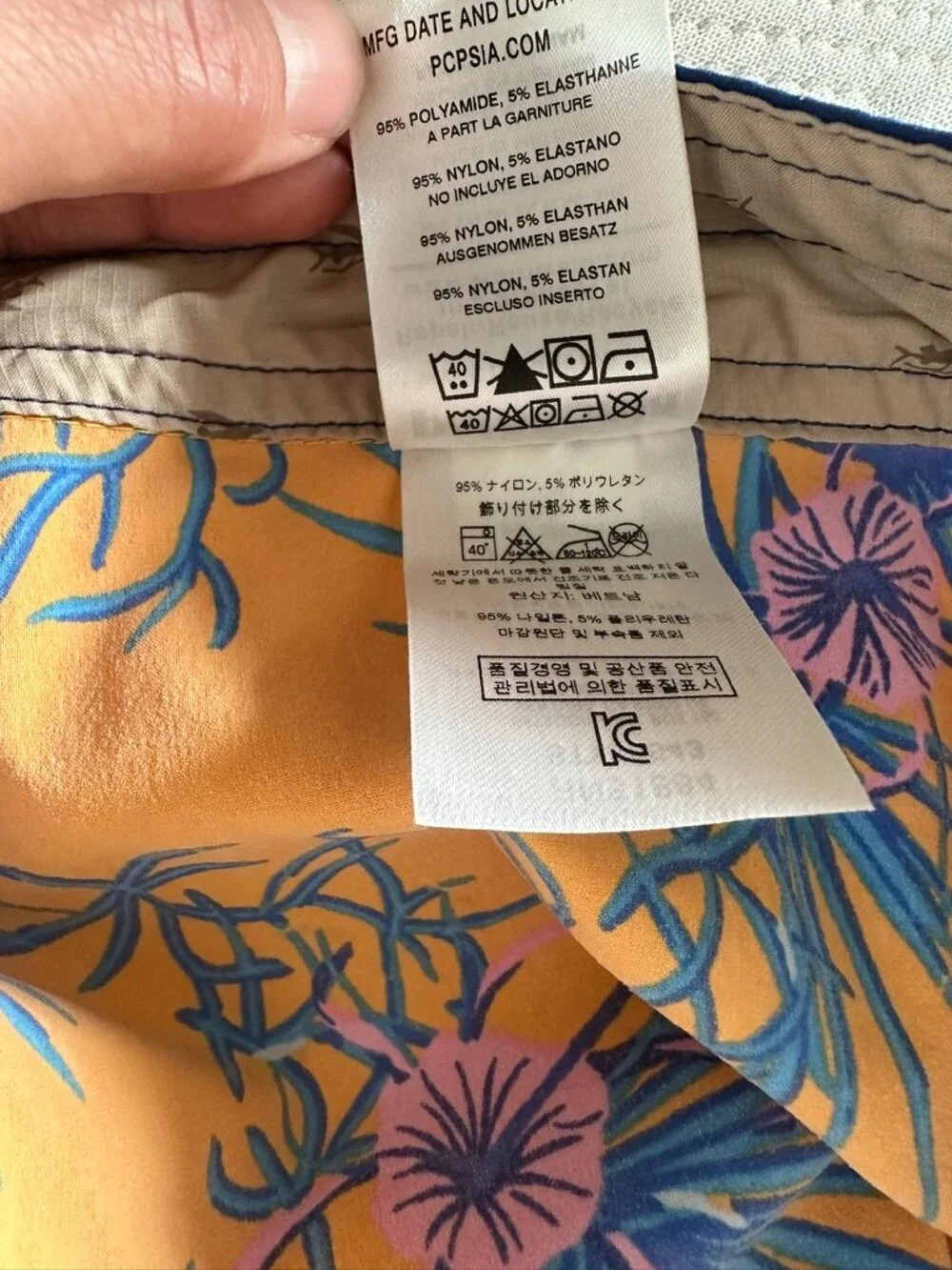 Patagonia Mens Palm Tropical Floral Wavefarer Boardshorts Saffron Orange Size 34